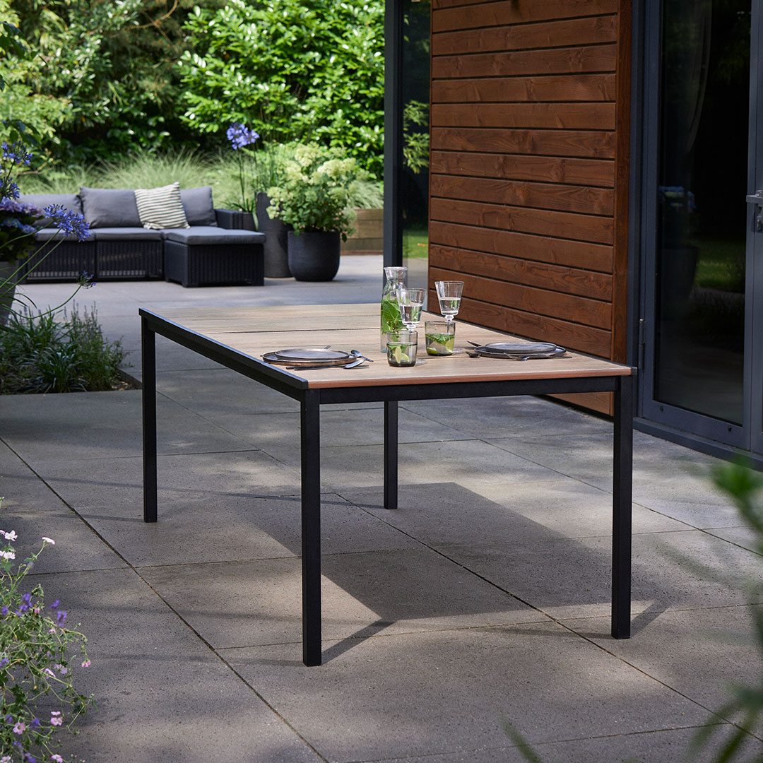 Gartentisch PORTO aus dunklem Holz 200cm