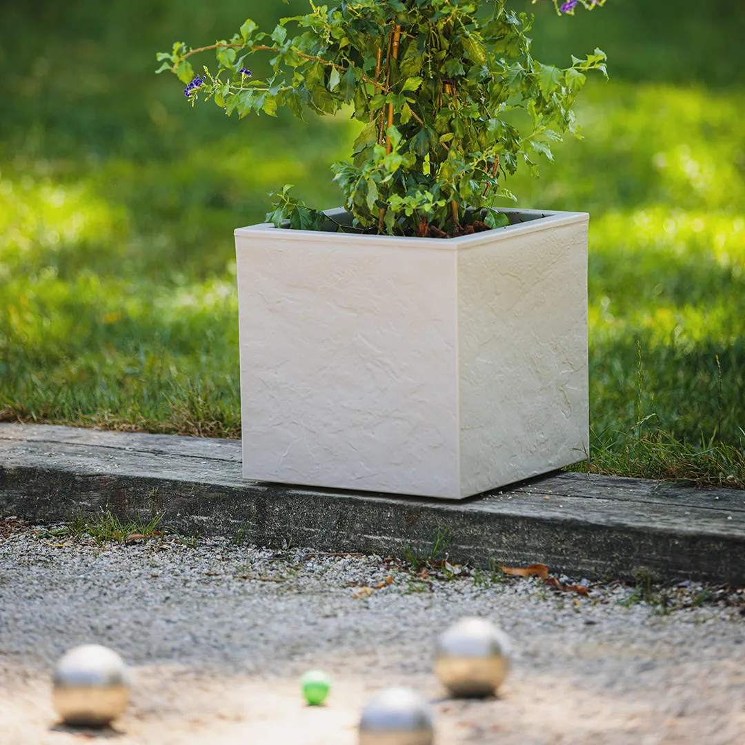 Pot carrÃ© VOLCANIA'UP beige calcaire L.30 cm