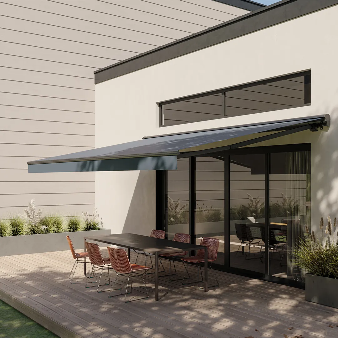 Store banne LIA MotorisÃ© Semi Coffre avec LED 5x3m Coloris Anthracite