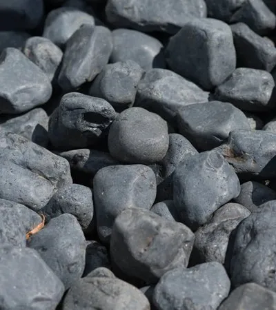 Galet noir premium 40 60 mm en sac de 25 KG