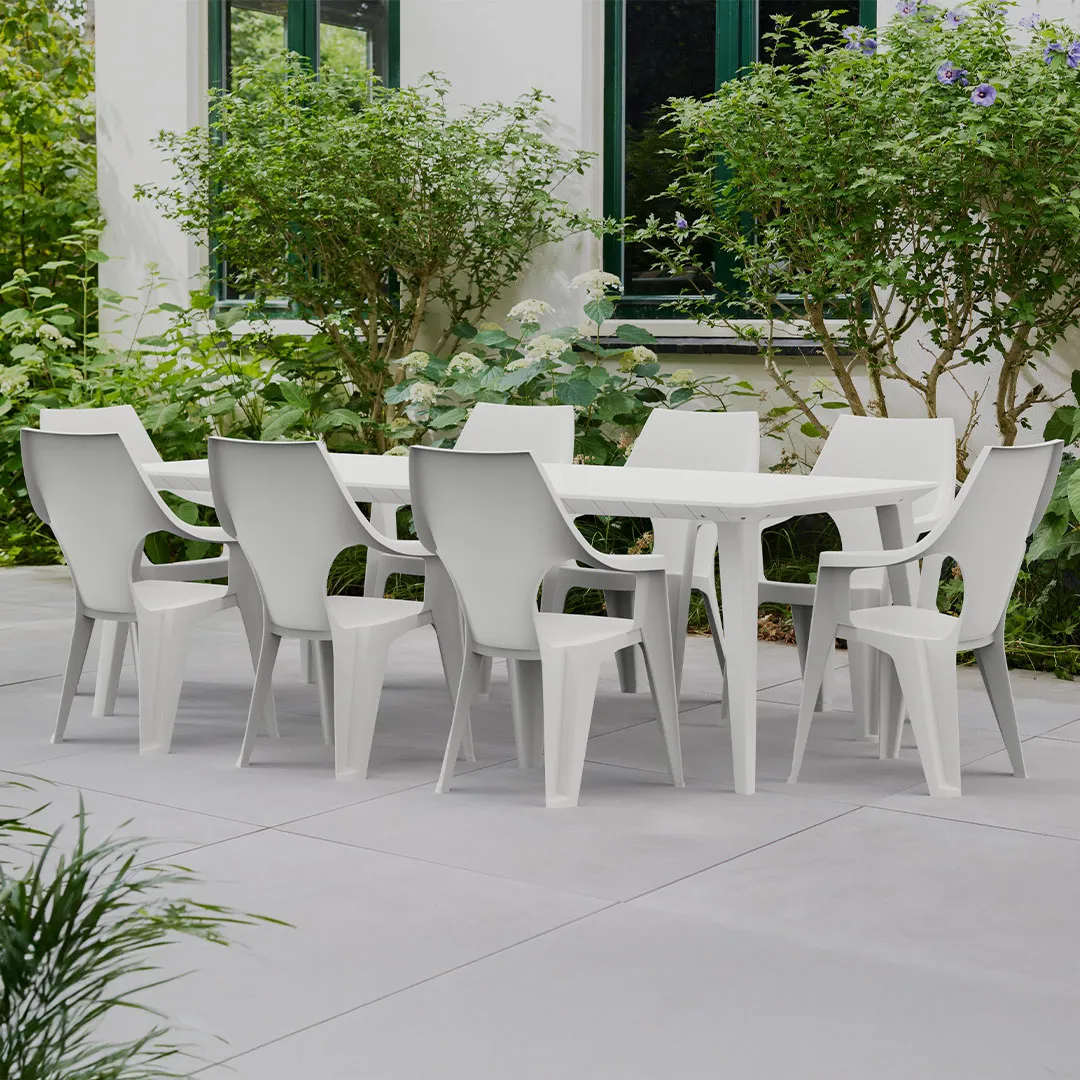 Salon de jardin: Table LIMA 160 240 cm blanche et 8 Fauteuils DANTE blanc