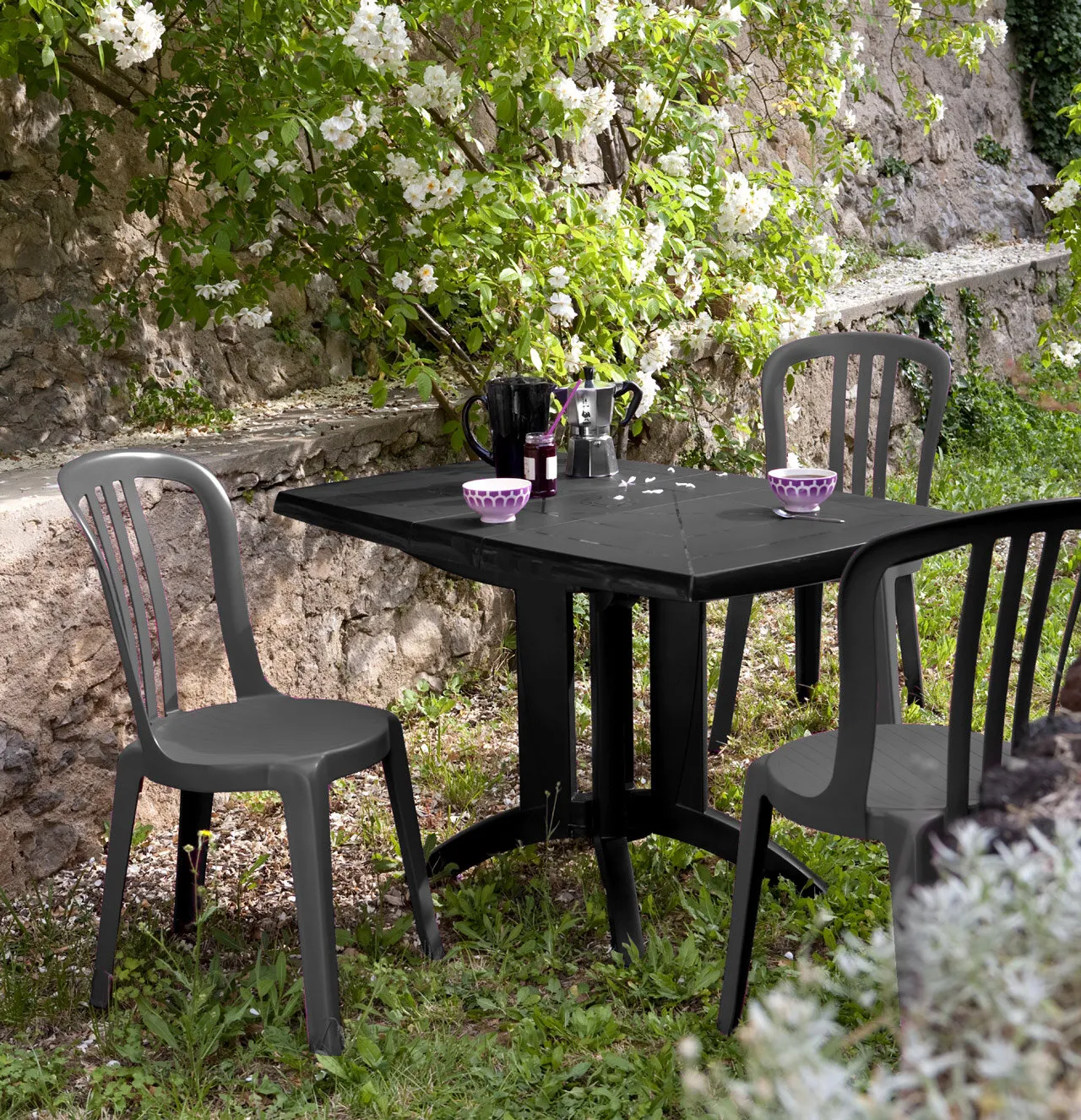Salon de jardin: Table VEGA 118 CM et 4 chaises Bistrot anthracite