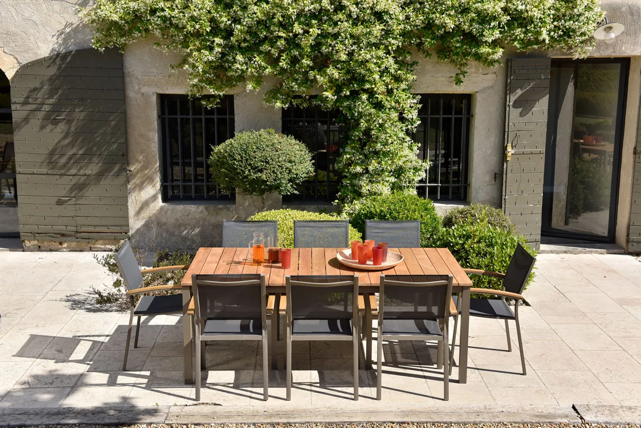 Salon de jardin: Table eucalyptus MARBELLA et 10 fauteuils  FIGUERA